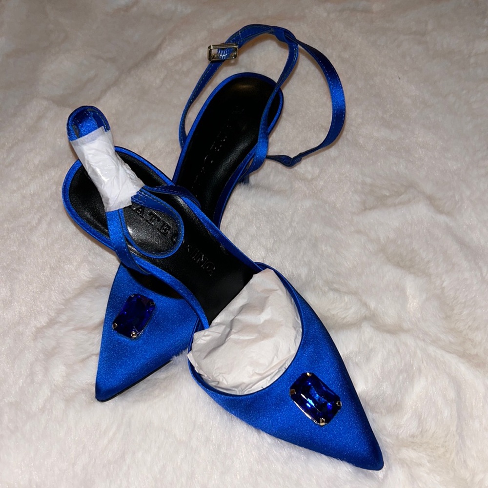 MATEO NEW YORK
Satin D'Orsay Pumps.
